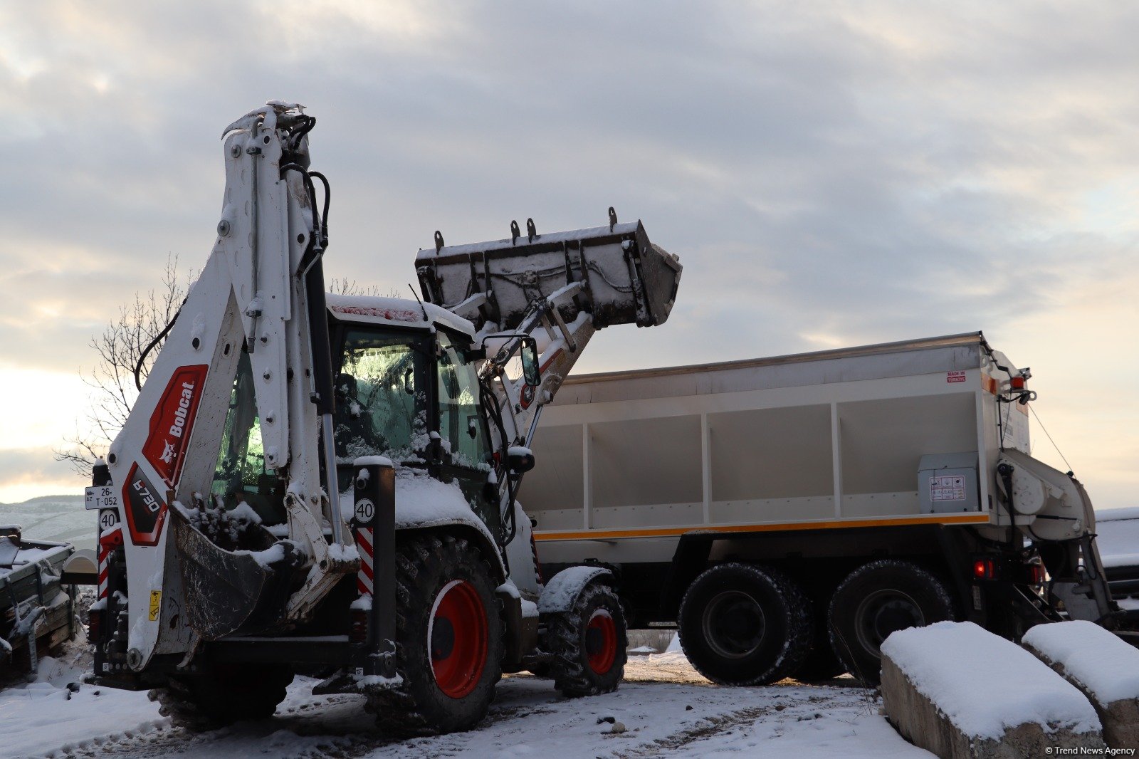 Xankəndidə yollar qardan təmizlənir (FOTO)