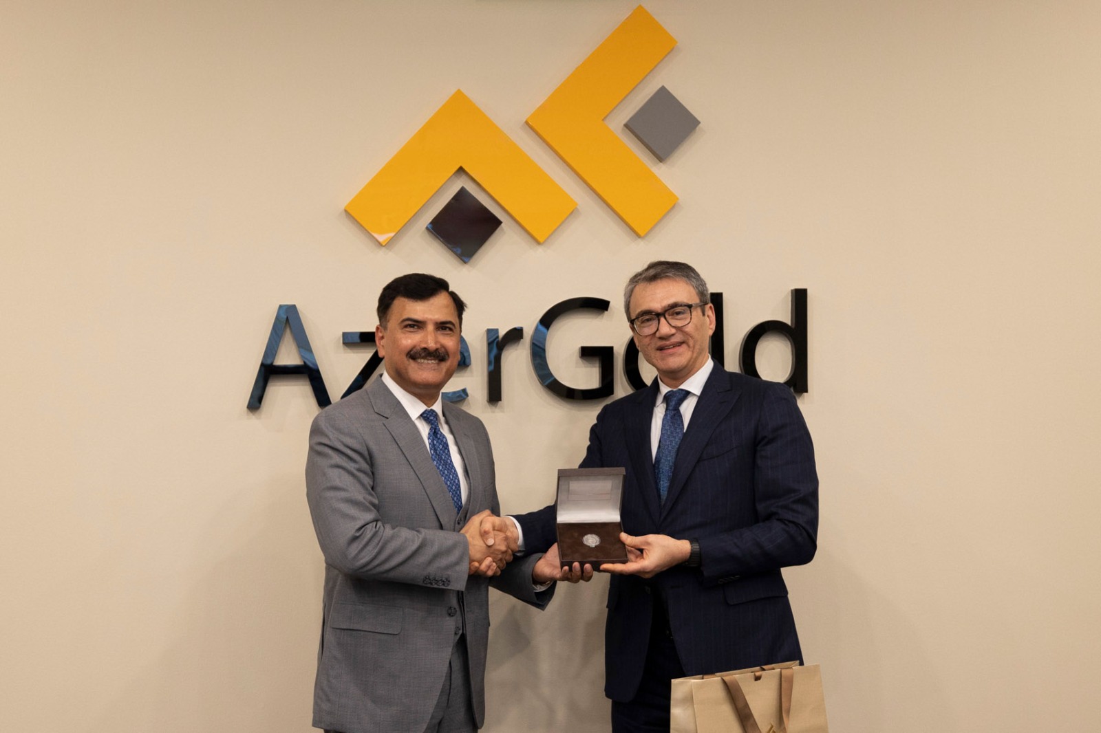 “AzerGold” QSC-də Pakistanın “Frontier Works Organization” şirkətinin nümayəndə heyəti ilə görüş keçirilib (FOTO)