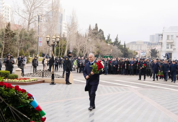DTX-nin əməkdaşları Xocalı soyqırımının 33-cü ildönümü ilə əlaqədar “Ana harayı” abidəsini ziyarət ediblər (FOTO)