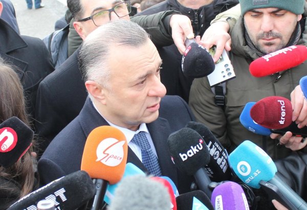 Nazirdən bölgələrdə həkim çatışmazlığı ilə bağlı AÇIQLAMA