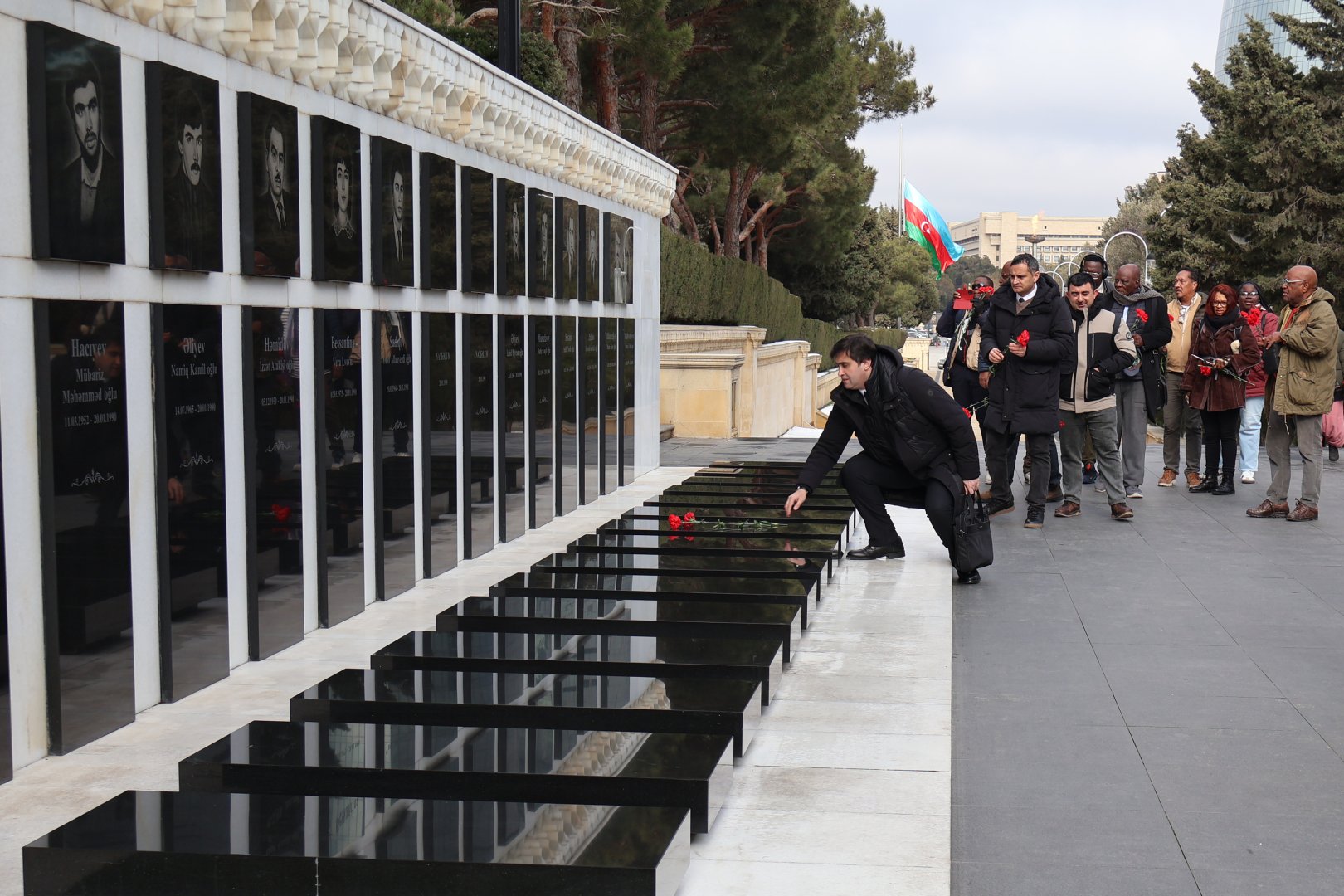 Fransa müstəmləkələrindən olan KİV nümayəndələri Şəhidlər Xiyabanını ziyarət edib (FOTO/VİDEO)