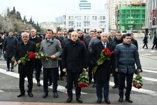 İqtisadiyyat Nazirliyinin rəhbərliyi Xocalı soyqırımı abidəsini ziyarət edib (FOTO)