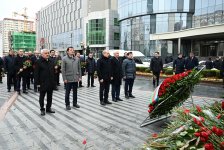 İqtisadiyyat Nazirliyinin rəhbərliyi Xocalı soyqırımı abidəsini ziyarət edib (FOTO)