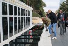 Fransa müstəmləkələrindən olan KİV nümayəndələri Şəhidlər Xiyabanını ziyarət edib (FOTO/VİDEO)