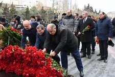 Milli Məclisin kollektivi Xocalı soyqırımı abidəsini ziyarət edib (FOTO)