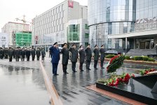 Müdafiə Nazirliyinin rəhbər heyəti "Ana harayı" abidəsini ziyarət edib (FOTO)