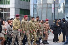 Azərbaycan xalqı Xocalı soyqırımının 33-cü ildönümü ilə bağlı "Ana harayı" abidəsini ziyarət edir (FOTO)