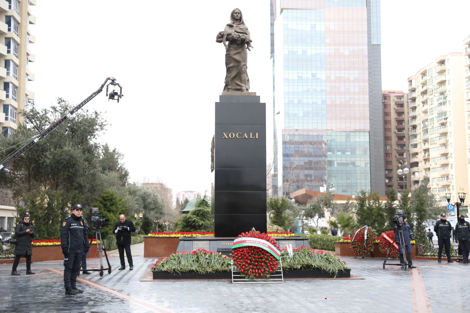 Səhiyyə Nazirliyinin rəhbərliyi Xocalı soyqırımı qurbanlarının xatirəsini ehtiramla yad edib (FOTO)