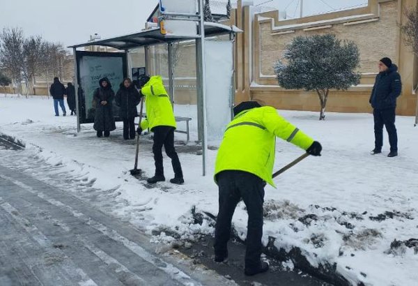 Paytaxtda qardan təmizləmə işləri davam edir (FOTO)