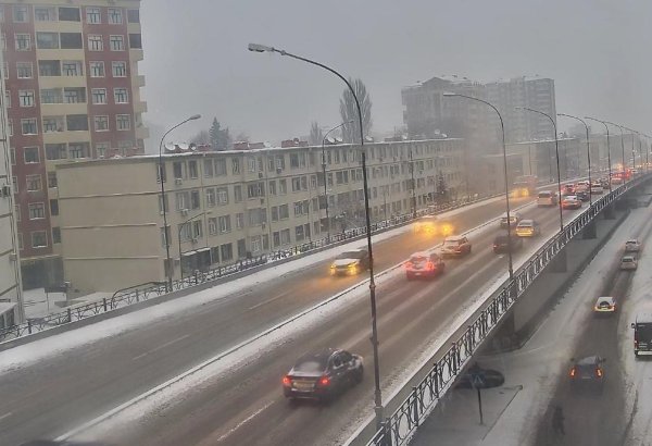 Qarlı hava şəraiti paytaxt yollarında ciddi problemlərə yaratmayıb - NİİM (FOTO)