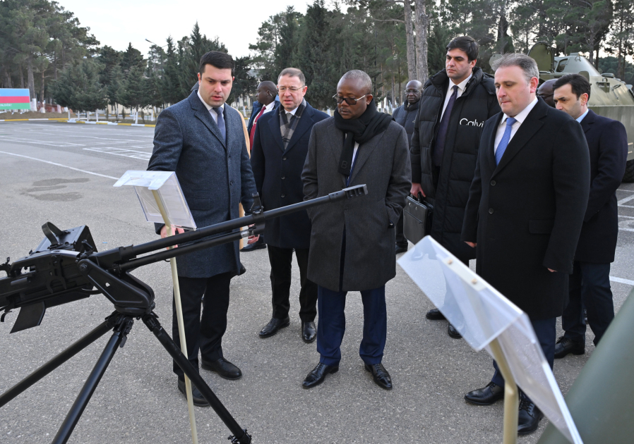 Qvineya-Bisau Prezidenti komando hərbi hissəsində olub (FOTO)