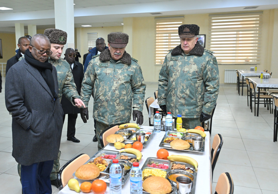 Qvineya-Bisau Prezidenti komando hərbi hissəsində olub (FOTO)