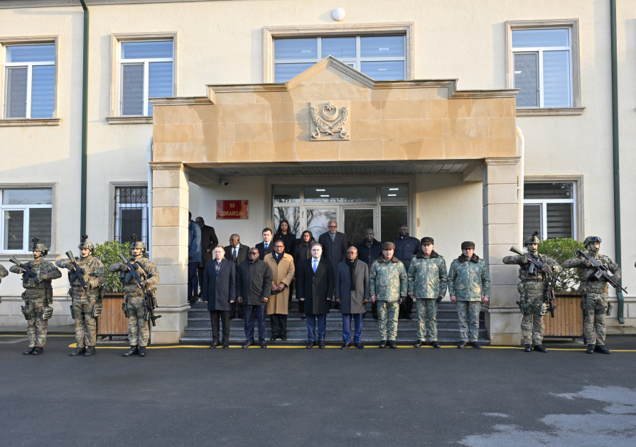 Qvineya-Bisau Prezidenti komando hərbi hissəsində olub (FOTO)