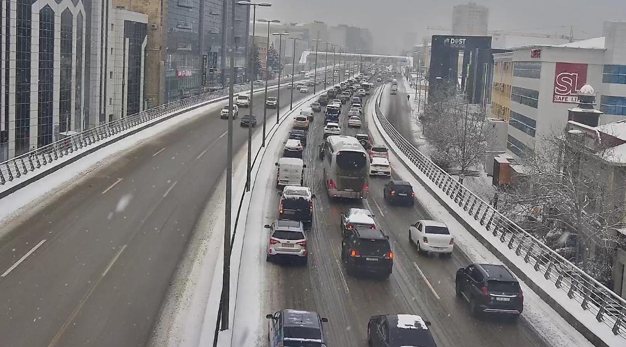 Paytaxtın bu yollarında tıxac var - SİYAHI (FOTO) (ƏLAVƏ EDİLİB)