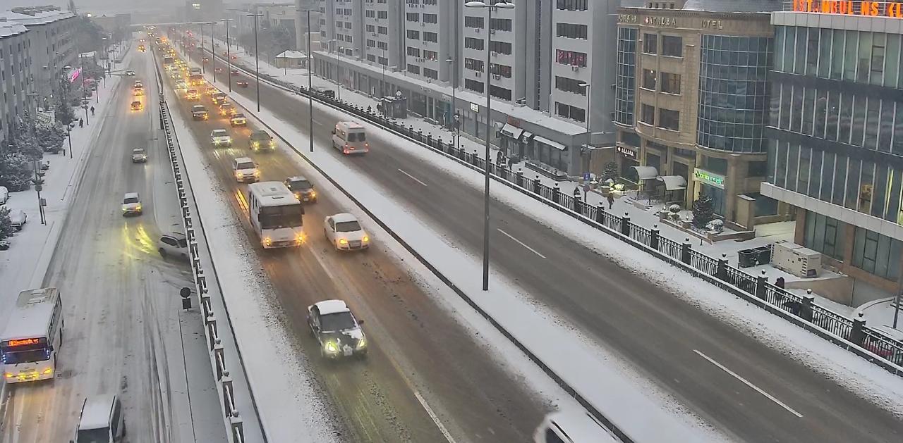 Paytaxtın bu yollarında tıxac var - SİYAHI (FOTO) (ƏLAVƏ EDİLİB)