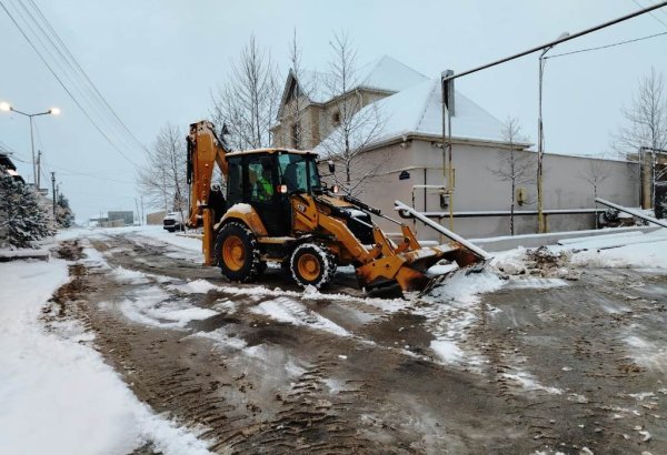 Bakıda qar təmizliyi FOTOLARDA