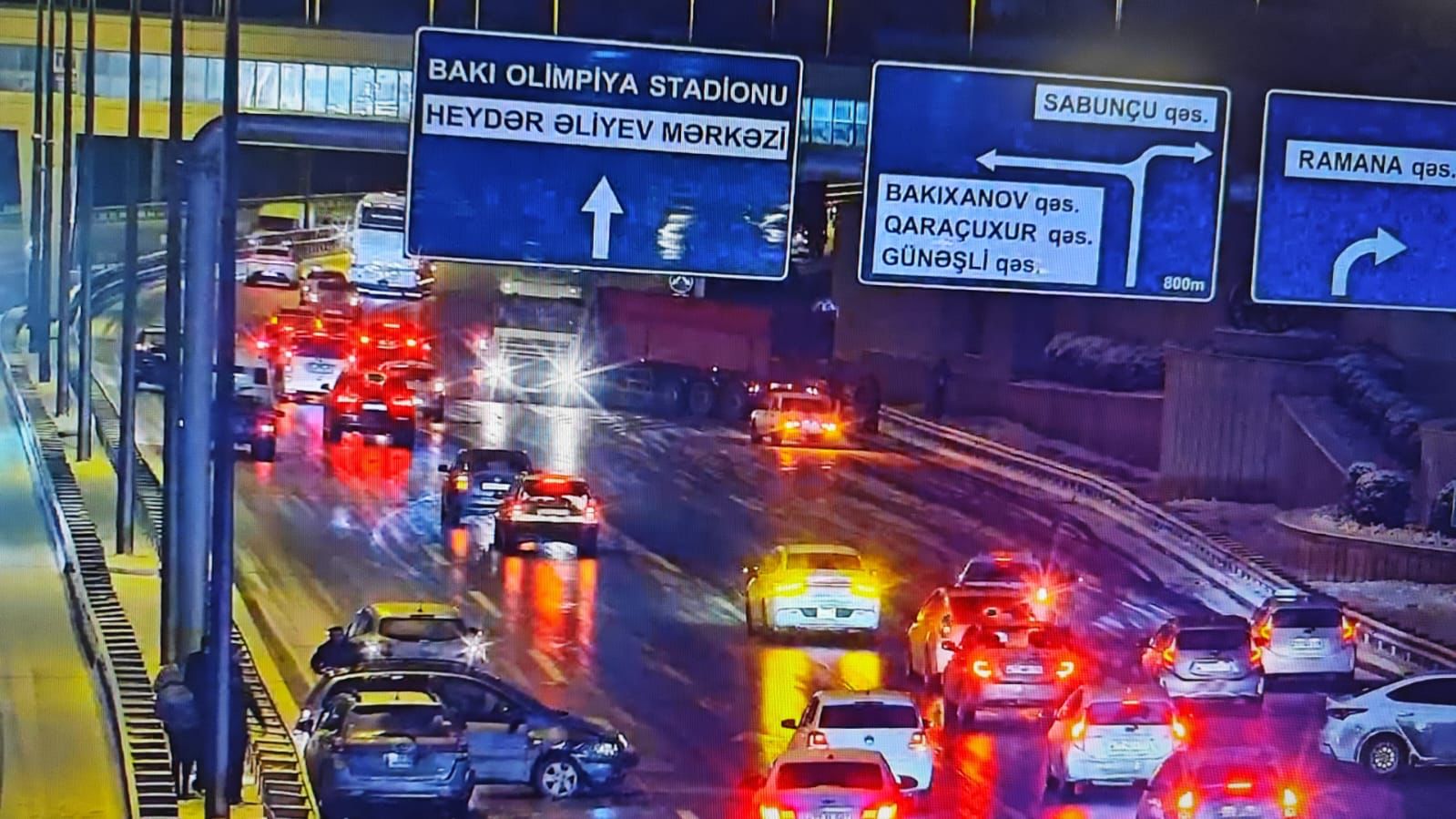 Bakıda bir neçə avtomobilin iştirakı ilə qəza olub (FOTO)