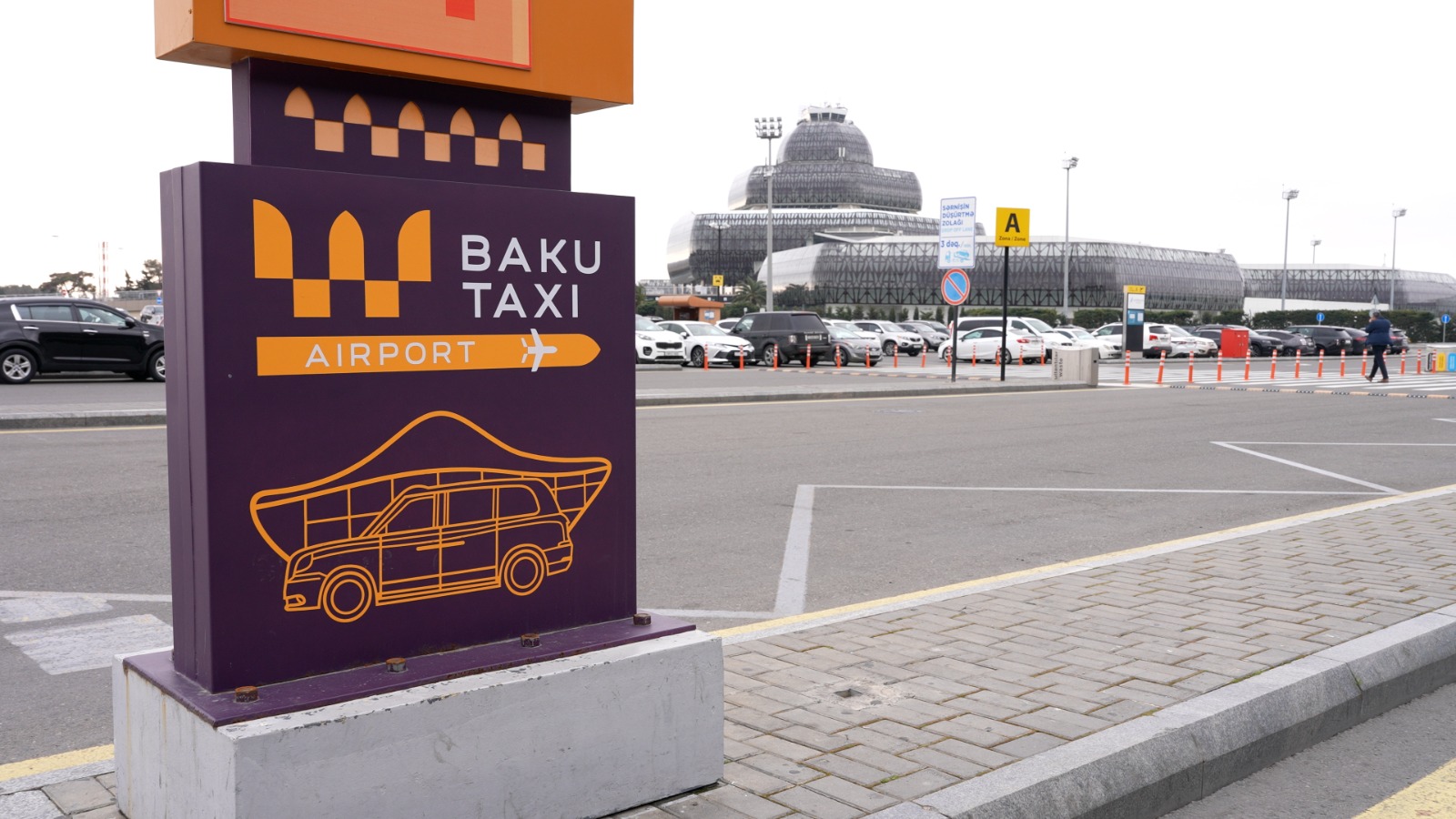 Hava limanı ərazisində qanunsuz taksi fəaliyyəti göstərən şəxslər saxlanıldı (FOTO/VİDEO)