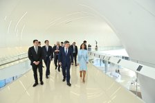 Qazaxıstanın Baş naziri Heydər Əliyev Mərkəzində olub (FOTO)