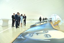 Qazaxıstanın Baş naziri Heydər Əliyev Mərkəzində olub (FOTO)