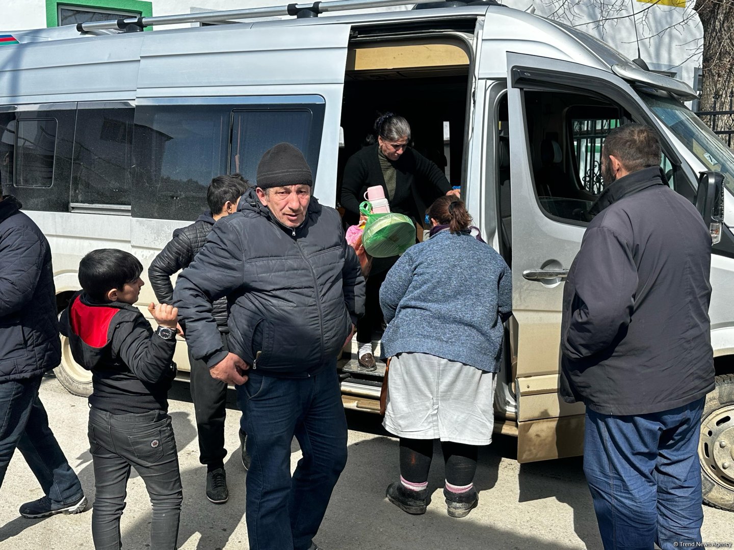İlk köç karvanı Ağdərənin Həsənriz kəndinə çatıb (FOTO) (ƏLAVƏ EDİLİB)