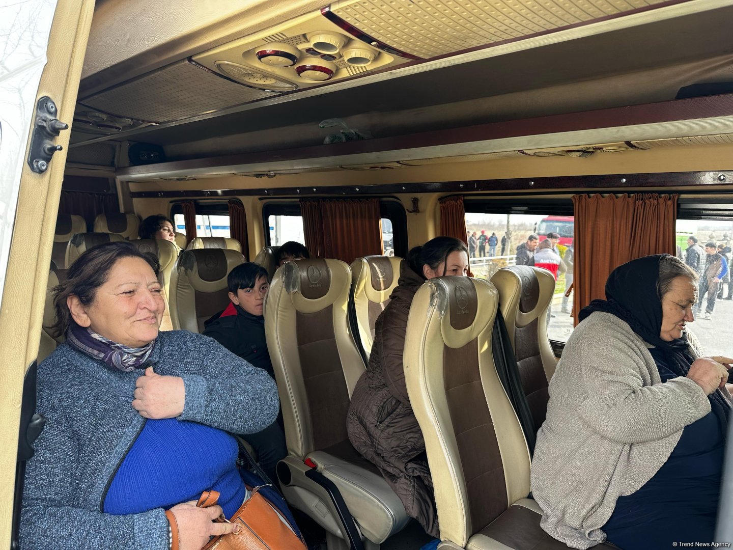 İlk köç karvanı Ağdərənin Həsənriz kəndinə çatıb (FOTO) (ƏLAVƏ EDİLİB)