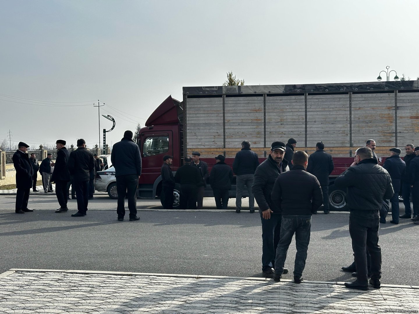 İlk köç karvanı Ağdərənin Həsənriz kəndinə çatıb (FOTO) (ƏLAVƏ EDİLİB)