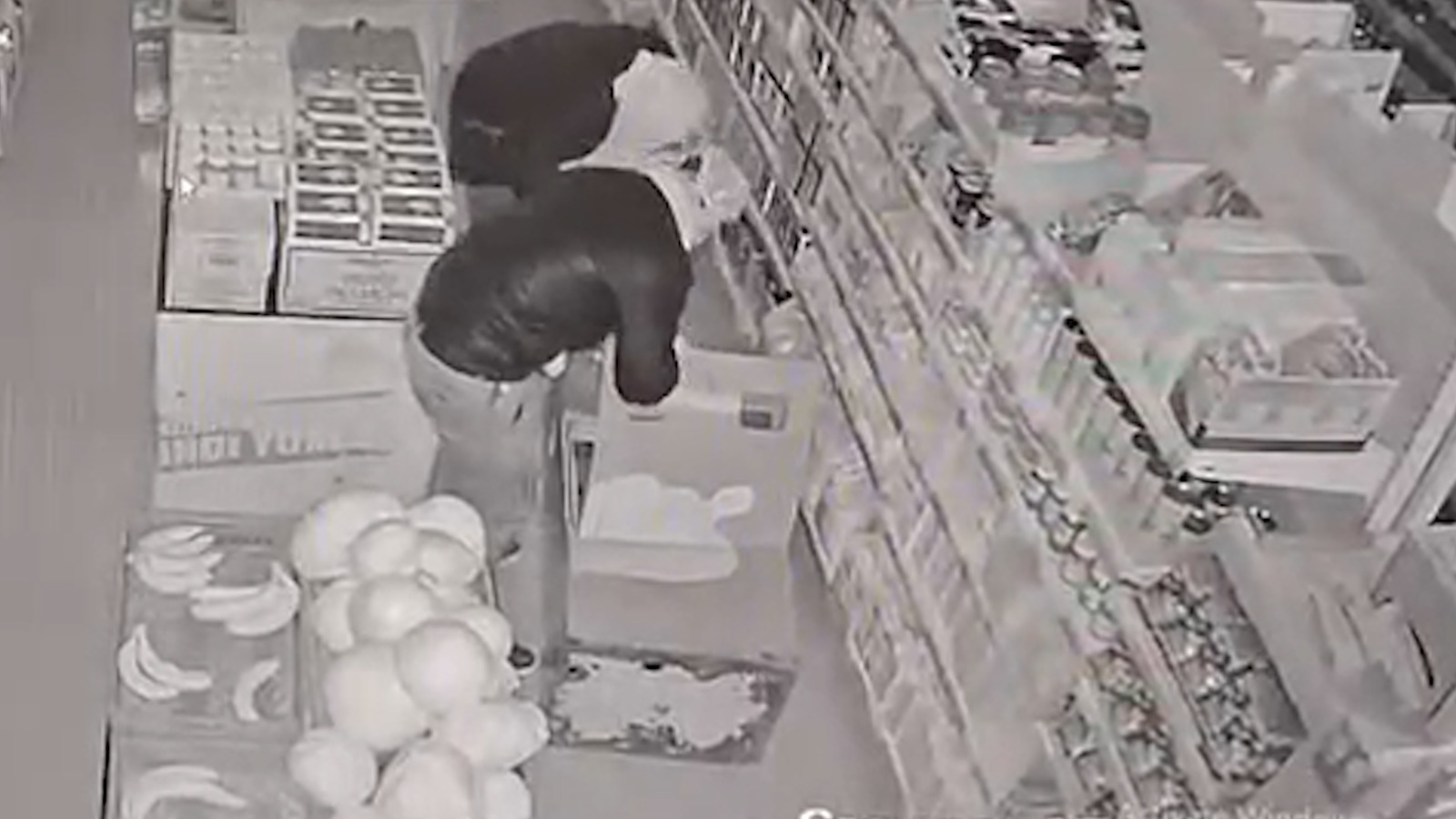 Marketlərdən 50 min manat dəyərində oğurluq edən şəxslər tutuldu (FOTO/VİDEO)