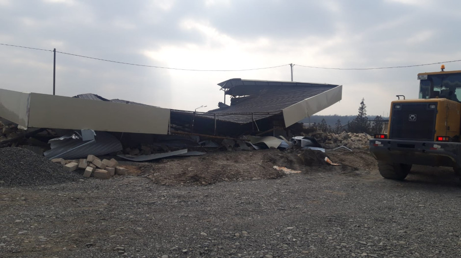 Tərtərdə qanunsuz inşa olunan tikili sökülüb (FOTO/VİDEO)
