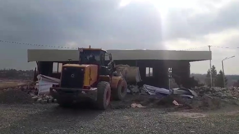 Tərtərdə qanunsuz inşa olunan tikili sökülüb (FOTO/VİDEO)