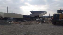 Tərtərdə qanunsuz inşa olunan tikili sökülüb (FOTO/VİDEO)
