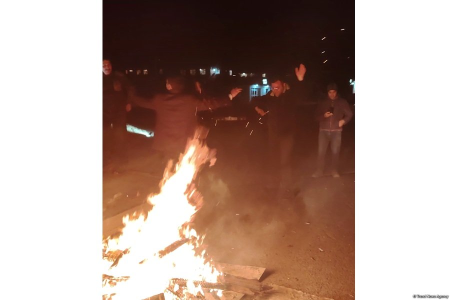 Xocalının Ballıca kəndində uzun illərdən sonra Od çərşənbəsi tonqalı qalanıb (FOTO/VİDEO)