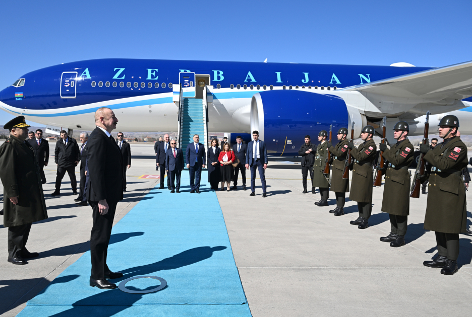 Prezident İlham Əliyev Türkiyəyə işgüzar səfərə gəlib (FOTO)