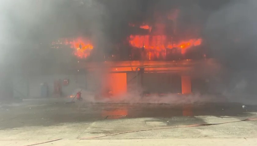 Bakıda Neft Emalı Zavodunda yanğın söndürülüb (FOTO/VİDEO) (YENİLƏNİB-2)