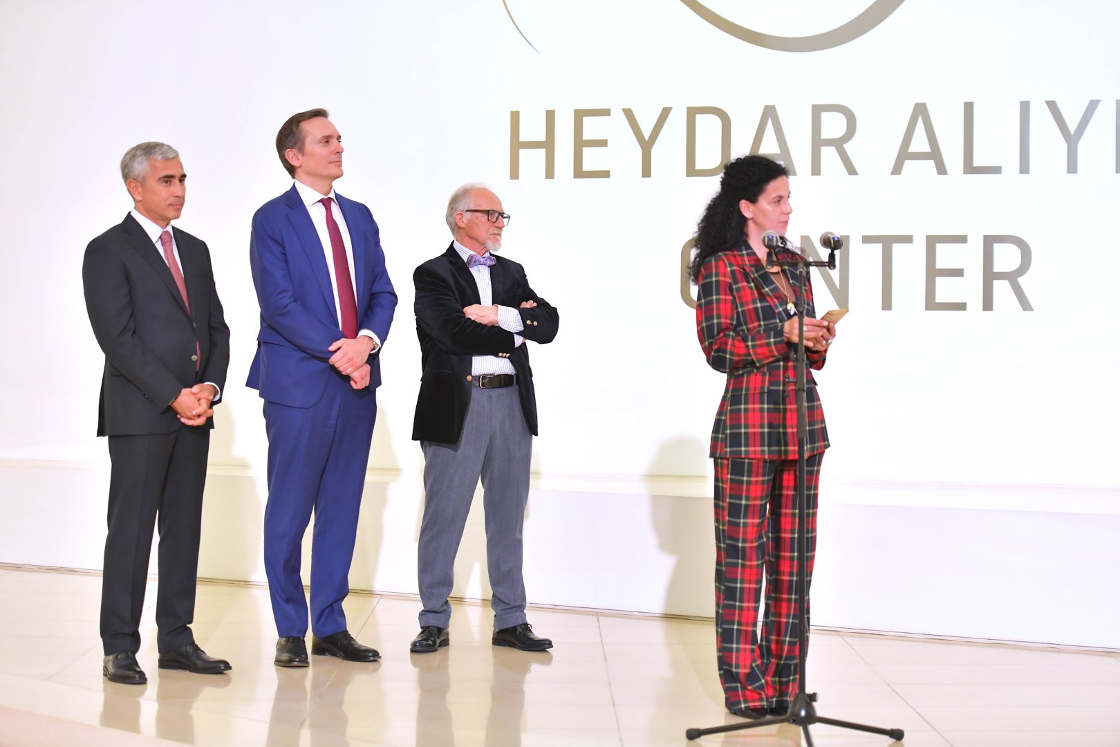 Heydər Əliyev Mərkəzində italyan heykəltəraşın “Təbiətin nemətləri” adlı sərgisi açılıb (FOTO/VIDEO)