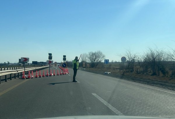 Elektron tərəzidən yayınmaq istəyən sürücü infrastruktura ziyan vurdu (VİDEO)