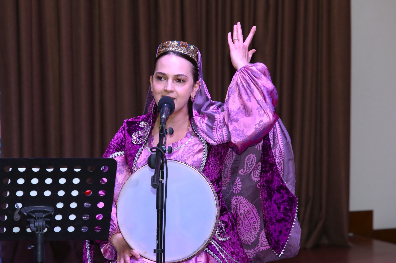 AHİK tərəfindən Beynəlxalq Qadınlar Günü münasibətilə "Muğamın sehrli dünyası" konsert proqramı təşkil olunub (FOTO)