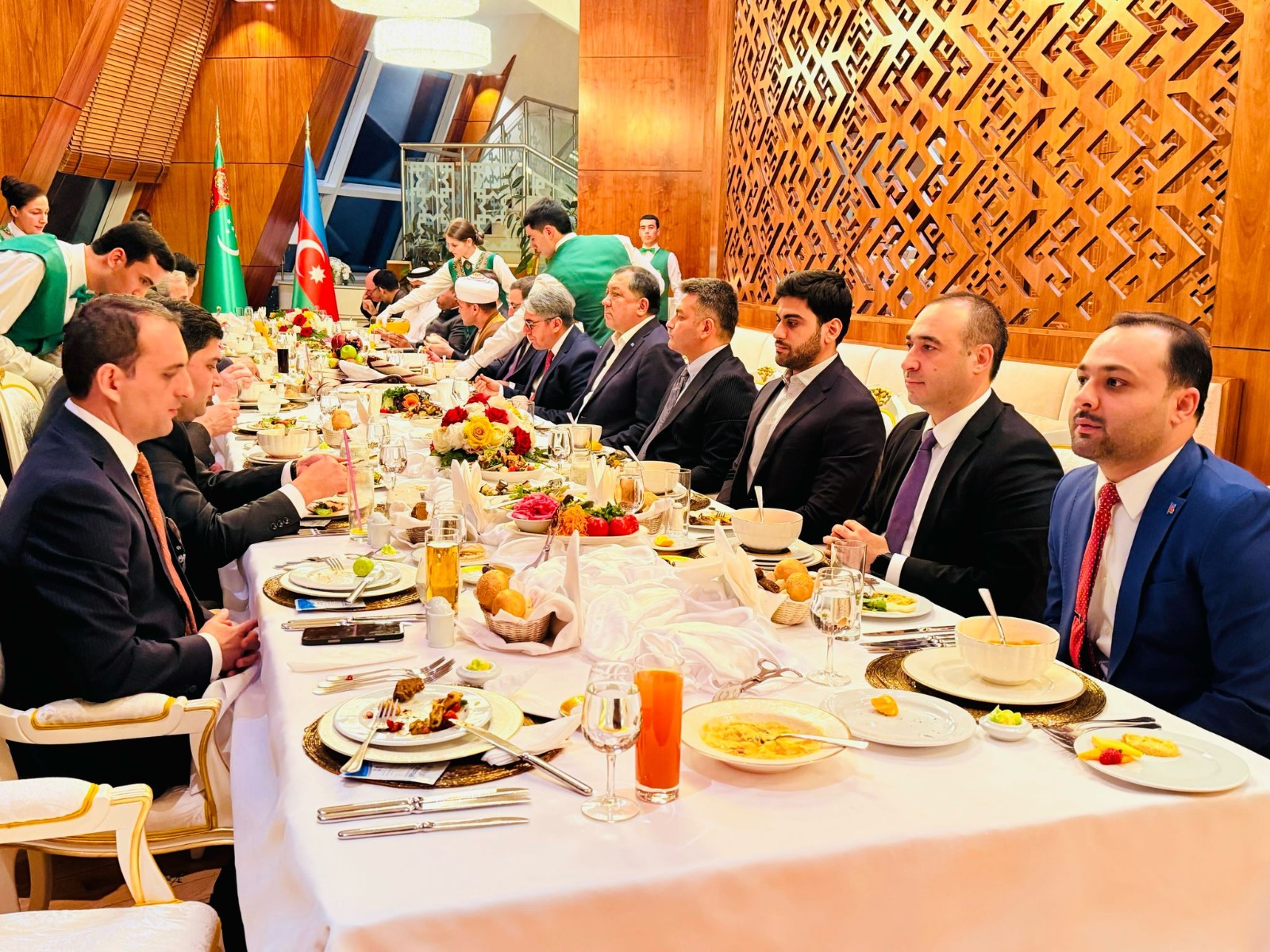 Türkmənistanın baş müftisi Azərbaycan Səfirliyinin təşkil etdiyi iftar mərasimində iştirak edib (FOTO)