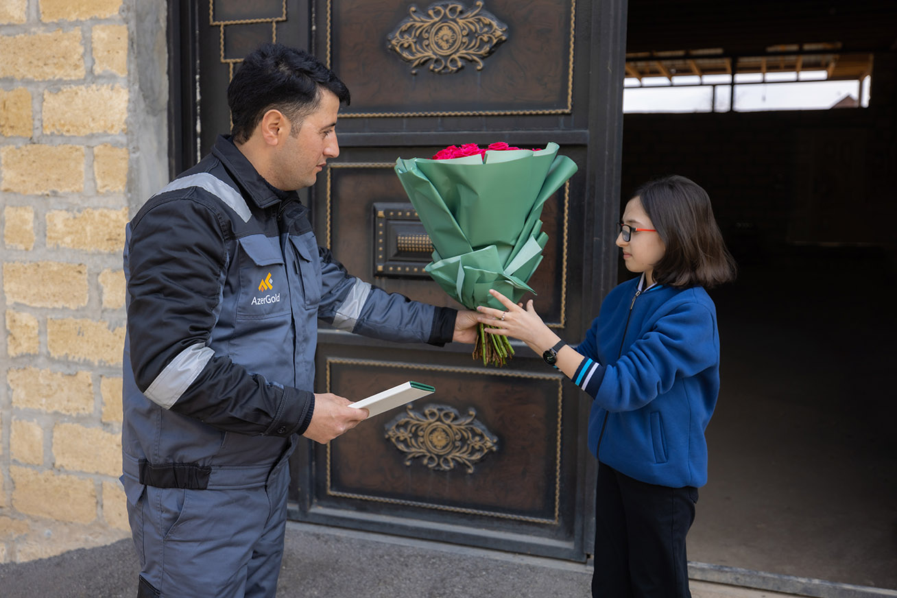 “AzerGold” QSC Beynəlxalq Qadınlar Günü münasibətilə şəhid analarını ziyarət edib (FOTO)