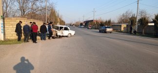 Ağcabədidə maşın hasara çırpıldı, sürücü xəsarət aldı (FOTO)