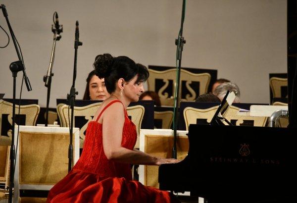 Nərgiz Əliyarova Beynəlxalq Qadınlar Gününə konsert həsr etdi (FOTO)
