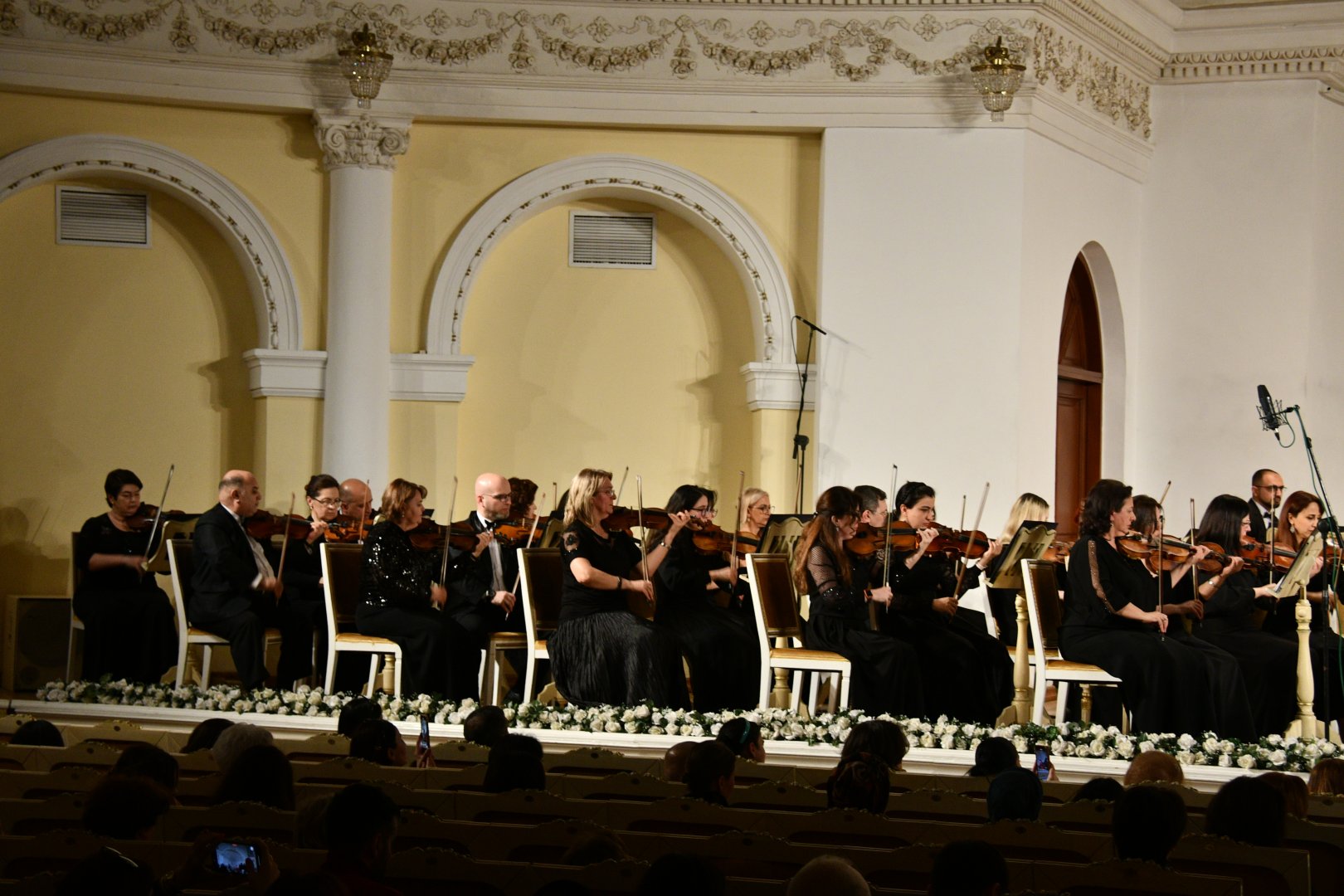 Nərgiz Əliyarova Beynəlxalq Qadınlar Gününə konsert həsr etdi (FOTO)