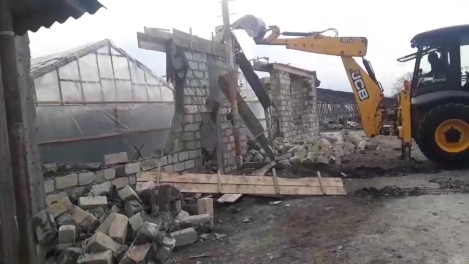 Fövqəladə Hallar Nazirliyi tərəfindən daha bir qanunsuz tikili sökülüb (FOTO/VİDEO)