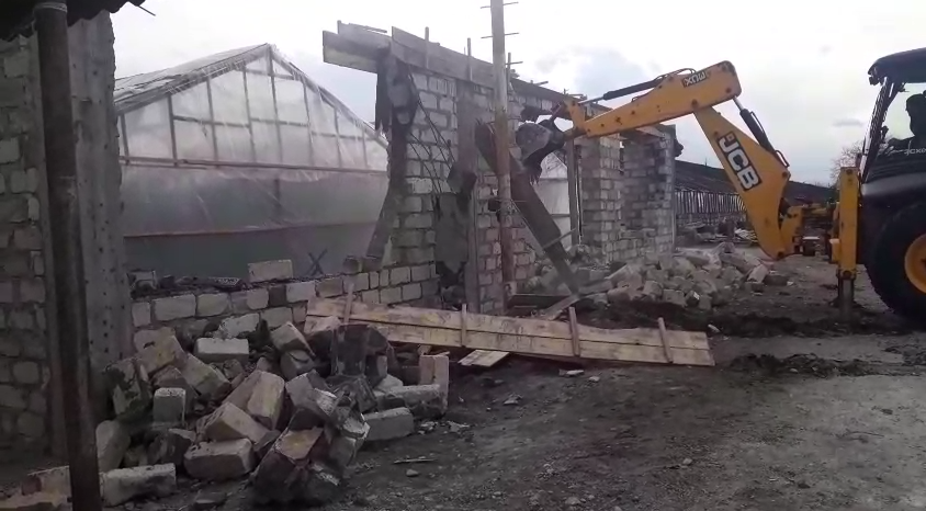 Naxçıvanda divar uçub: bir nəfər dağıntı altında qalıb