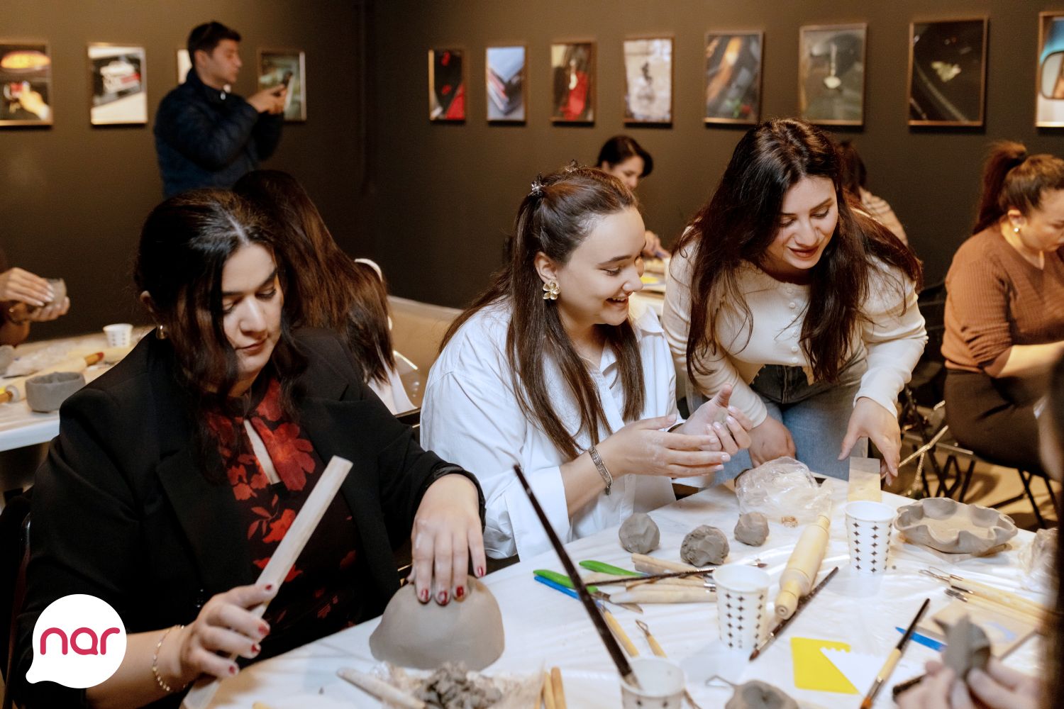 “Nar” 8 Martı xanım jurnalistlərlə birgə qeyd edib (FOTO)