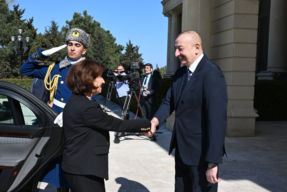 Şimali Makedoniya Prezidenti Qordana Silyanovska-Davkovanın rəsmi qarşılanma mərasimi olub (FOTO/VİDEO)