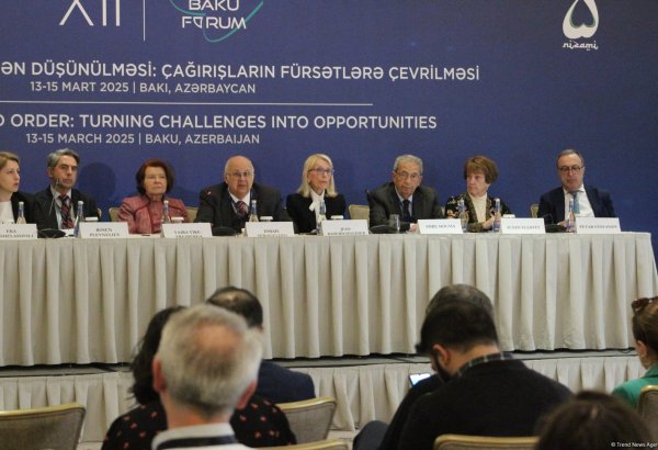 Bakıda XII Qlobal Bakı Forumuna həsr olunmuş mətbuat konfransı keçirilib (FOTO)