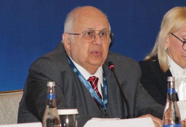 İsmayıl Serageldin səhiyyədə profilaktikanın və qlobal monitorinqin vacibliyini vurğulayıb