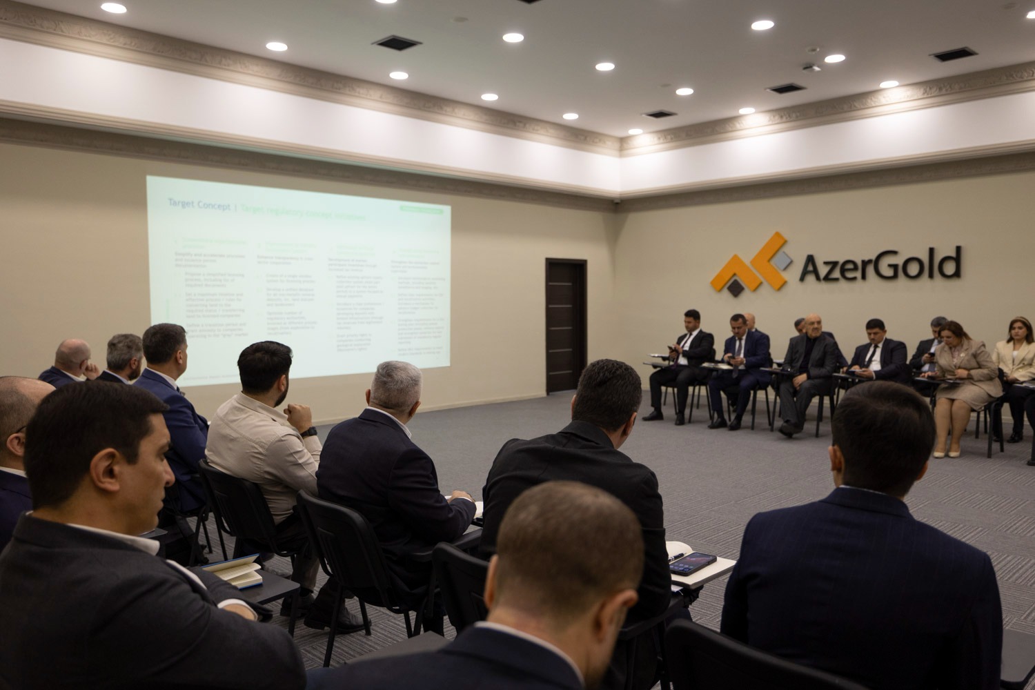 “AzerGold” QSC-də qeyri-filiz faydalı qazıntı yataqları ilə bağlı növbəti seminar keçirilib (FOTO)