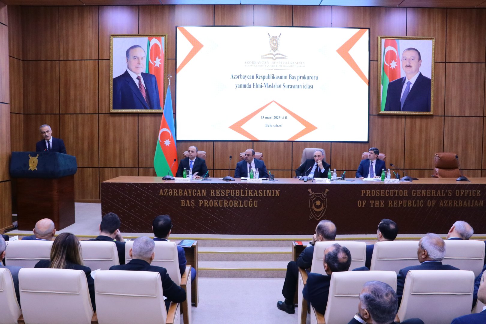 Baş Prokurorluqda aktual hüquqi problemlərin həlli üçün yeni təkliflər müzakirə edilib (FOTO)